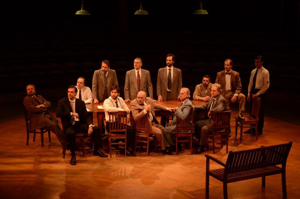 Peça “12 Homens e uma Sentença” está de volta, agora no Teatro Porto Seguro